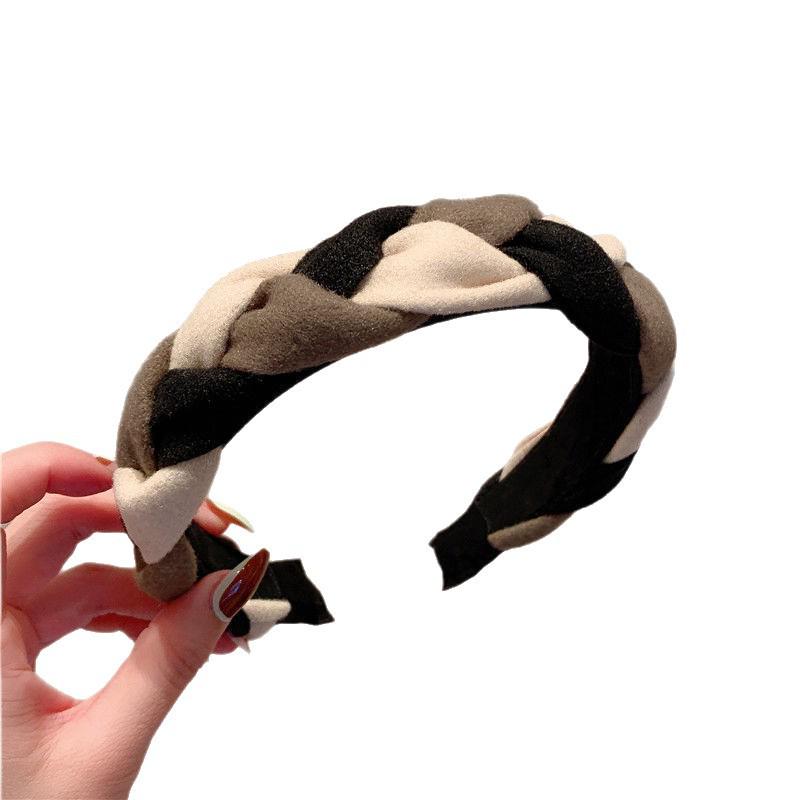 Hepburn Style Knitted Fishtail Braid Wide-Brimmed Headband for Women - Versatile and Elegant Hair Accessory