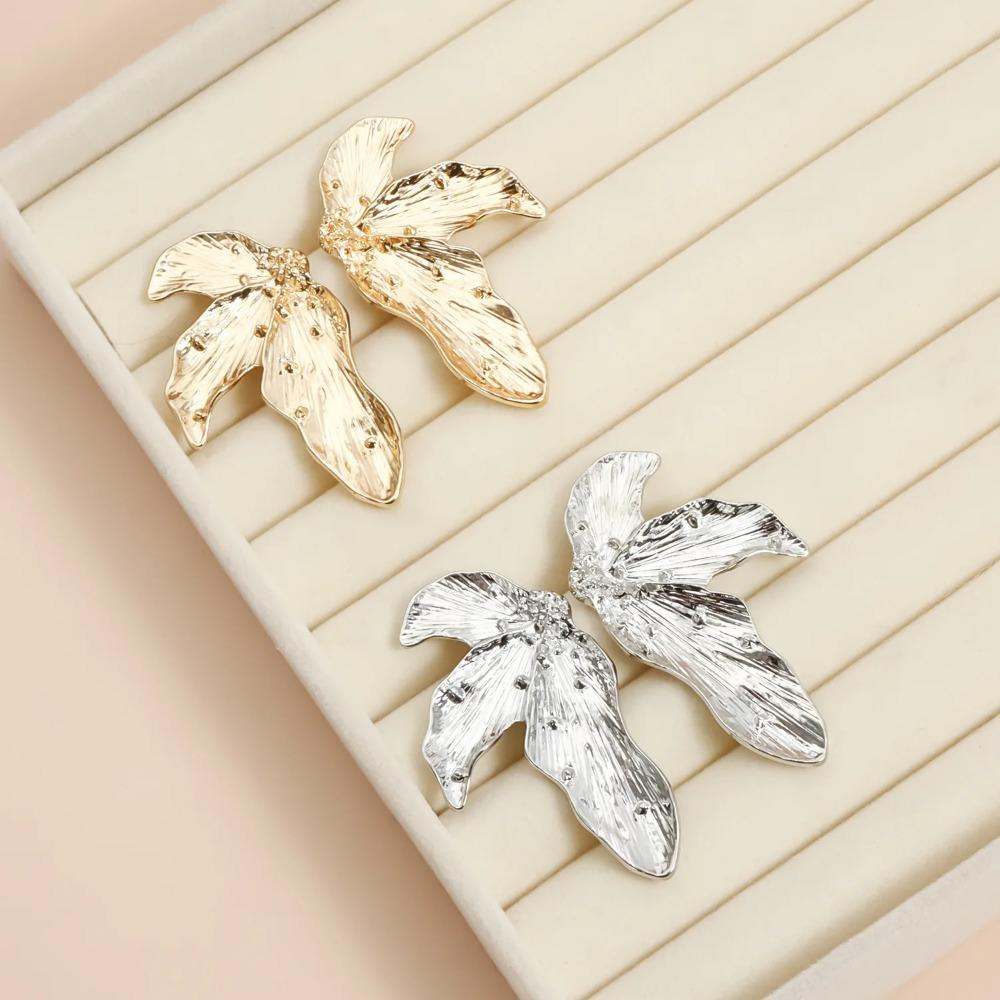 Golden Exaggerated Leaves Retro Women's Earrings Metal Geometry Party Festival Fashion Jewelry