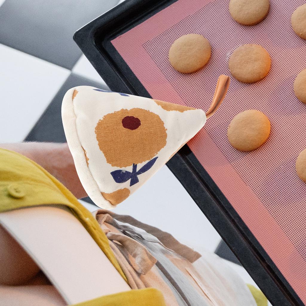 2Pcs Pot Handle Gloves Triangle Shape Heat Insulated Anti Scald Cooking Pot Lid Cover Kitchen Helper Kitchen Accessory