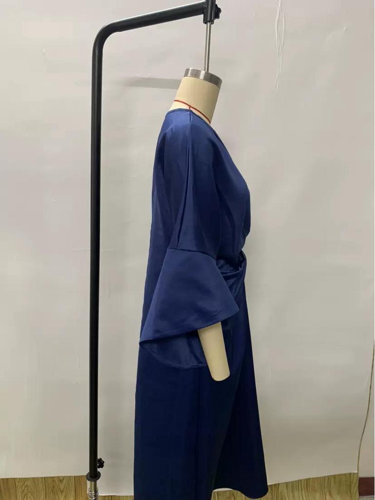 2025 Elegantes Satin-Kleid mit Perlenblumen-Dekoration für Damen