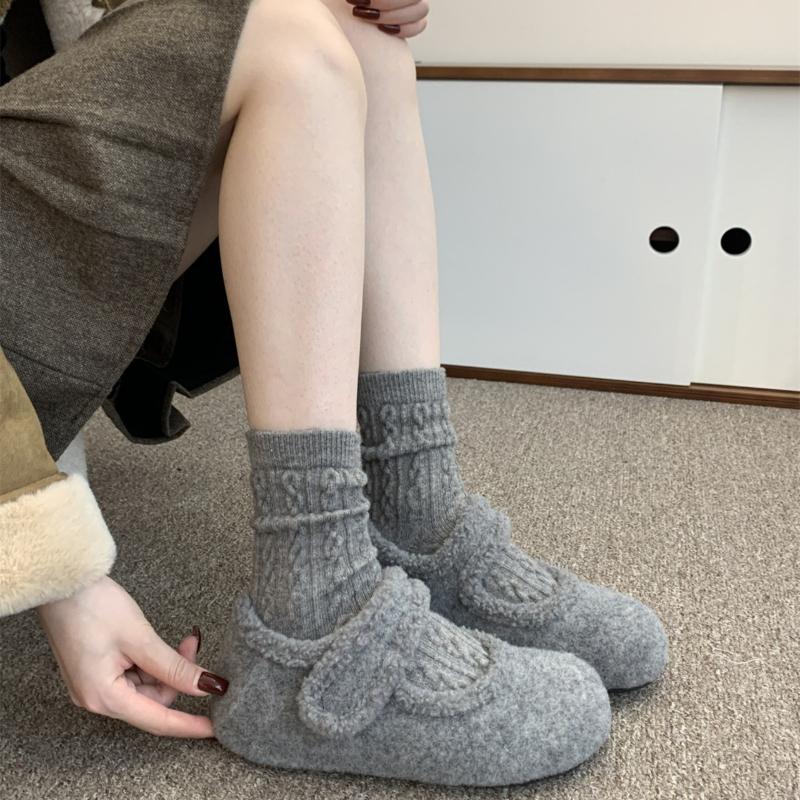 Fashion Winter Trend Women's Warm Plush Lined Round Flat Shoes 2025 Explosions Ankle Strap Casual Solid Color Non-slip Low-top Shoes.