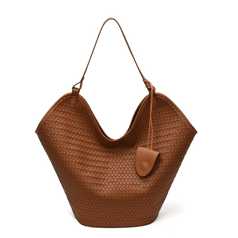 2026 Autumn Korean Woven Texture Bucket Bag - Trendy Large Capacity Shoulder Bag for Women and Kids