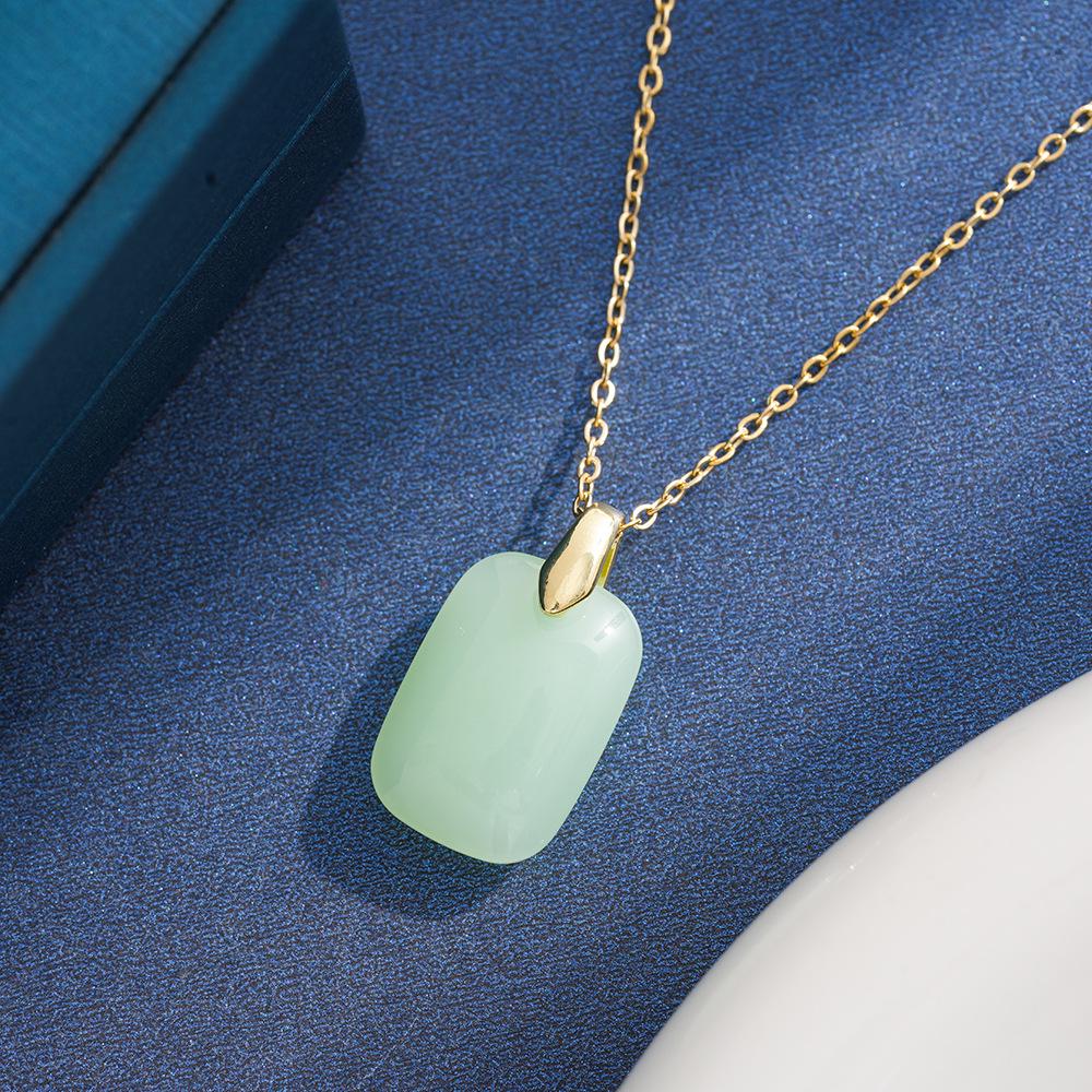 Luxurious Four-Leaf Clover Titanium Steel Necklace: Non-Fading, Stylish, High-End Clavicle Chain for Women