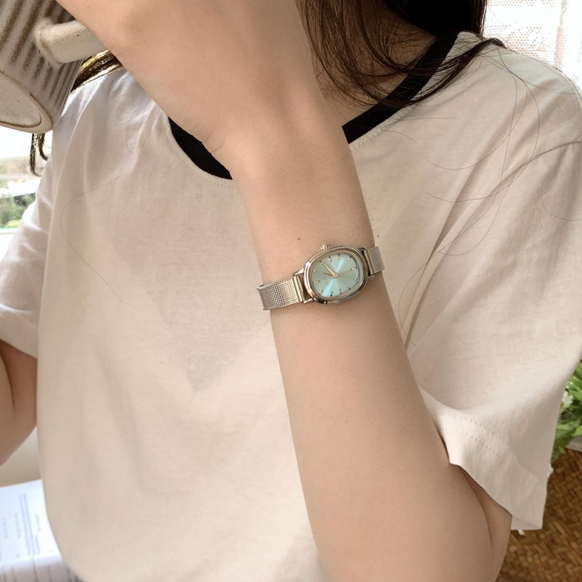 Fashion Accessorie Women's Green Retro Exquisite Watch Schoolgirl Small Simple Light Luxury Niche Pointer Oval Watch