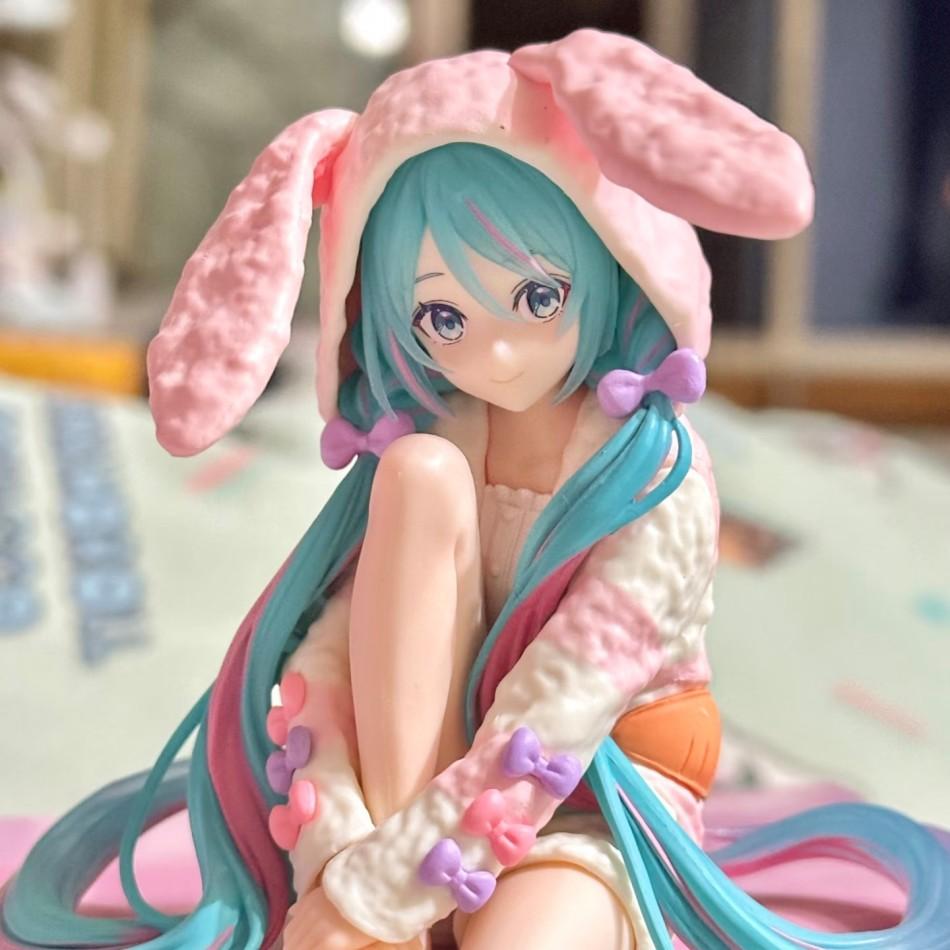 14CM Anime HATSUNE MIKU Figure Noodle Stopper Figure Rabbit Ear Pajamas Model Toy Doll Aciton Figure Collection Gift PVC