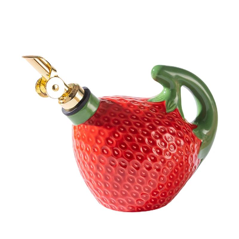 Strawberry modeling cooking ceramic seasoning jar oil bottle soy sauce vinegar pot home creative kitchen salt jar pepper bottle.