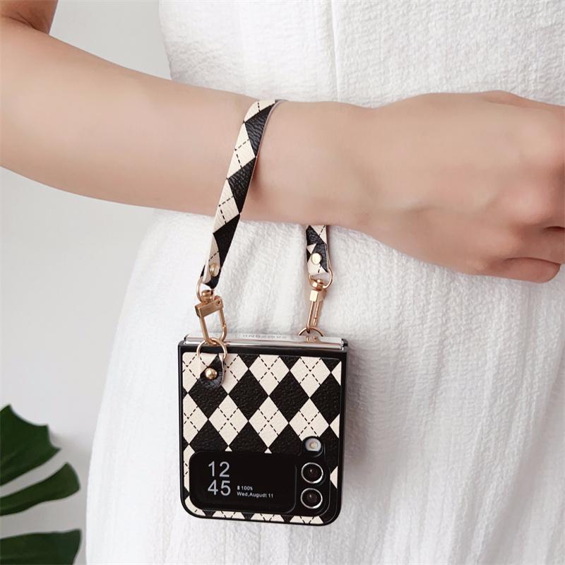 Plaid Pattern Cute Bear Phone Case For Samsung Galaxy Z Flip 4 3 Z Flip5 ZFlip4 5G Cover with Leather Hand Rope Cases For Oppo Find N2 Flip