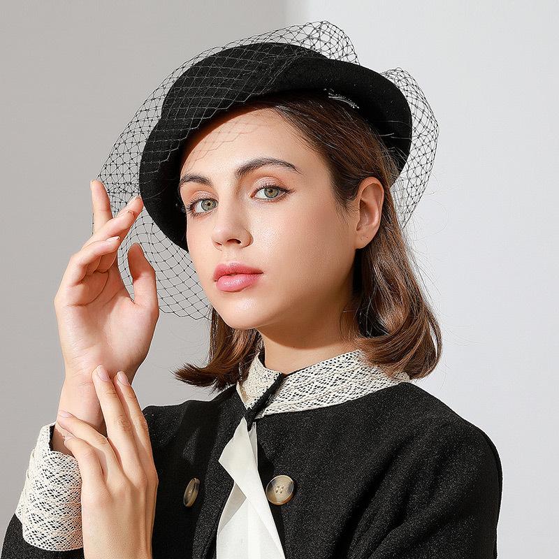 De nieuwe 2021 verfijnde en elegante licht luxe wollen hoed banket hoge hoed Basin hoed Mode krullend kant strik gaas marine hoed