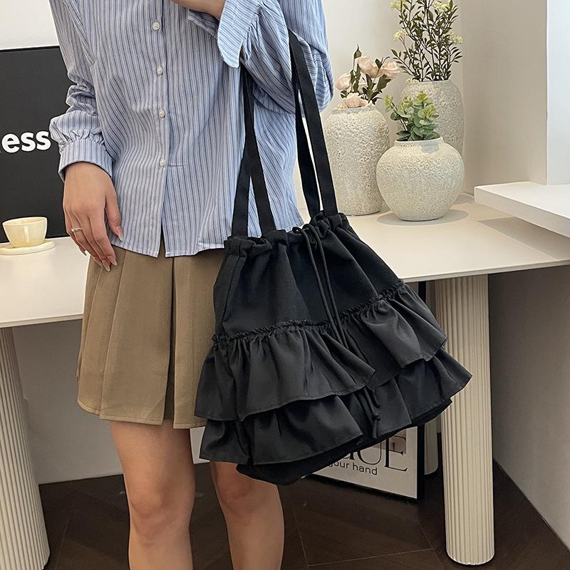 

Нишевая ленивая кружевная сумка-тоут в стиле, женская 2025 новая высококлассная летняя подмышечная сумка на плечо, тренд 33*13*34 чёрный