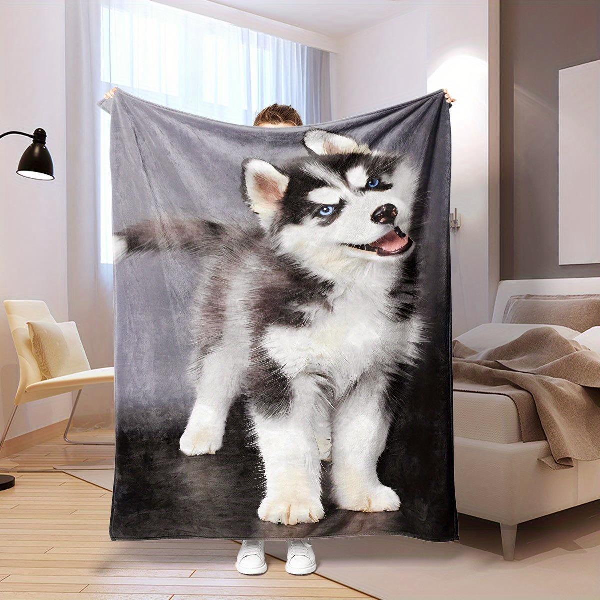 

With a husky puppy pattern Flannel printed blanket suitable for all seasons suitable for living room office sofa and travel 75x100cm (30x40inch)