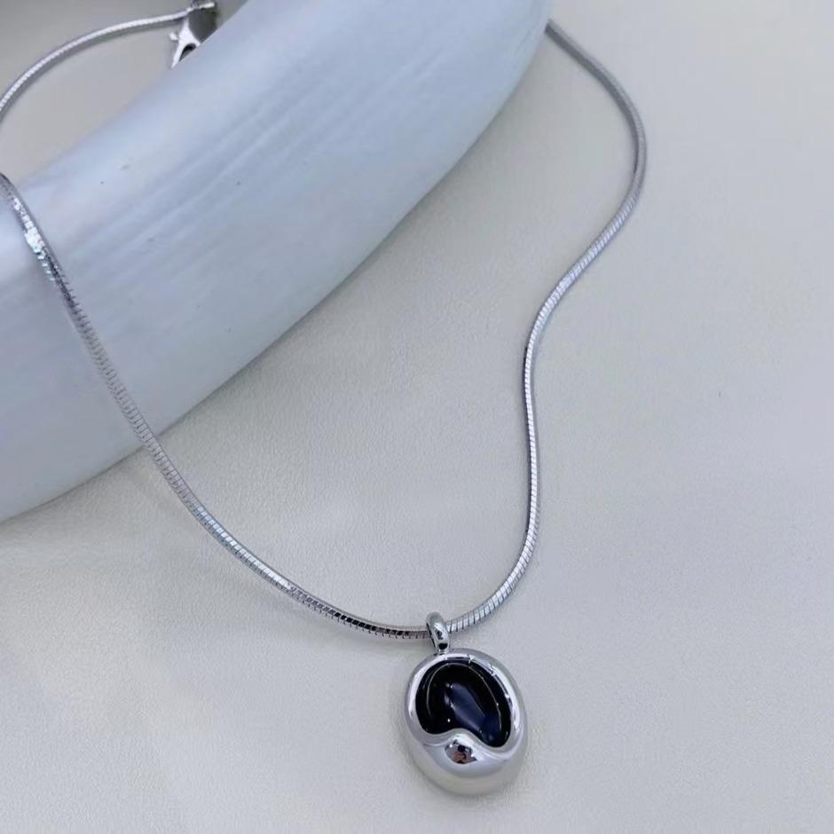 2024 Fall/Winter Light Luxury Black Agate Irregular Necklace: High-End Adjustable Long Minimalist Sweater Chain