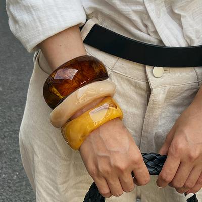 Fashion Irregular Amber Smudged Acrylic Bracelet, Exaggerated Geometric Glossy Resin Bracelet