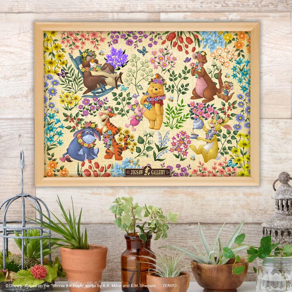 Tenyo (Tenyo) [Made In Japan] 300-Piece Holographic Jigsaw Puzzle Disney Winnie the Pooh Dressed Up with Flowers (30.5x43cm) D-300-716, Includes
