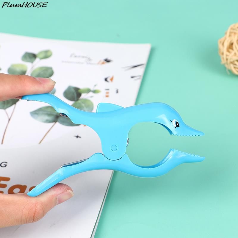 1 Plastic Beach Towels Clips For Sunbeds Sun Lounger Animal Decorative Clothes Pegs Pins Large Size Drying Racks Various styles