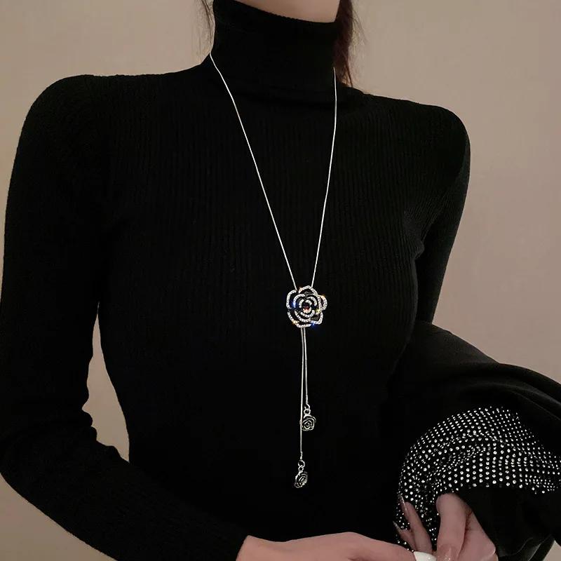Fashion Fresh Black Rose Flower Long Tassel Sweater Chain Necklace for Women Retro Charm Zircon Pendant Temperament Zircon Gift