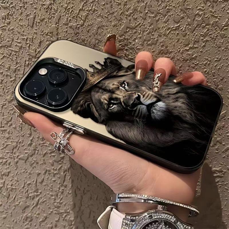 Lion Crown is suitable for Apple 15Promax mobile phone case iPhone16Pro personalized 14Pro17 new model.