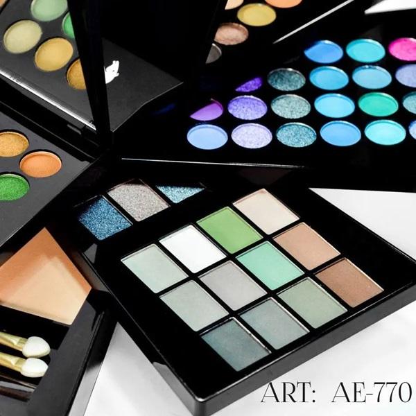 Schminkset (2 Puder, 8 Rouges, 120 Lidschatten)