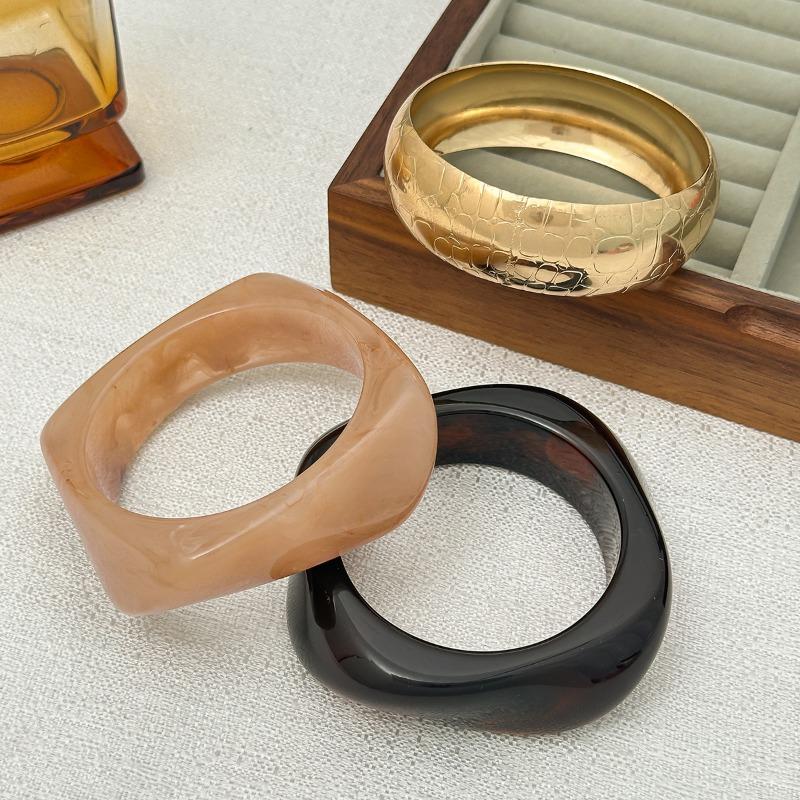Fashion Polygon Dyed Snake Striped Exaggerated Metal Bangle For Women