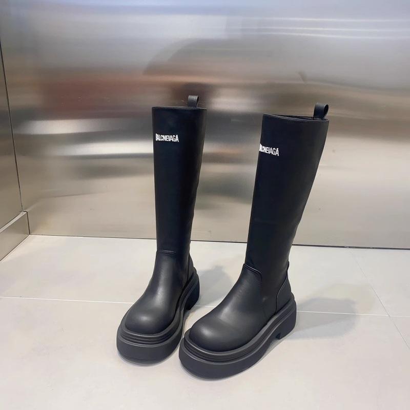 2025 nuovi stivali da donna al ginocchio in morbida pelle con suola spessa stivali da cavaliere lunghi allargati stivaletti Martin versatili con lettera rialzati