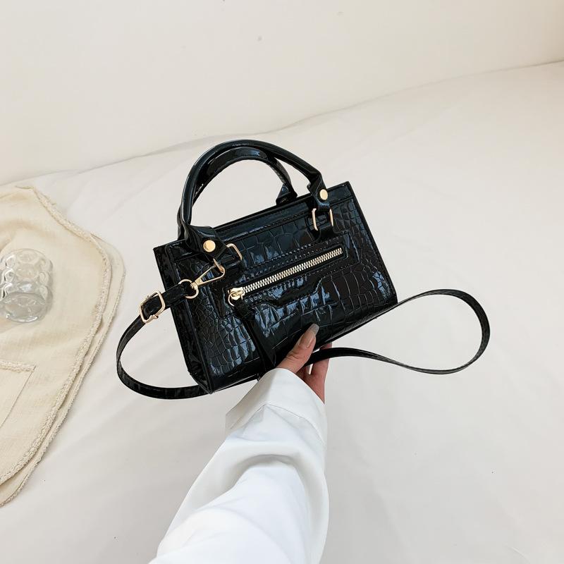 Bag Women's 2025 Summer New Fashion Handbag Trendy Simple Small Satchel Personalized Ins Shoulder Zipper Small Bag