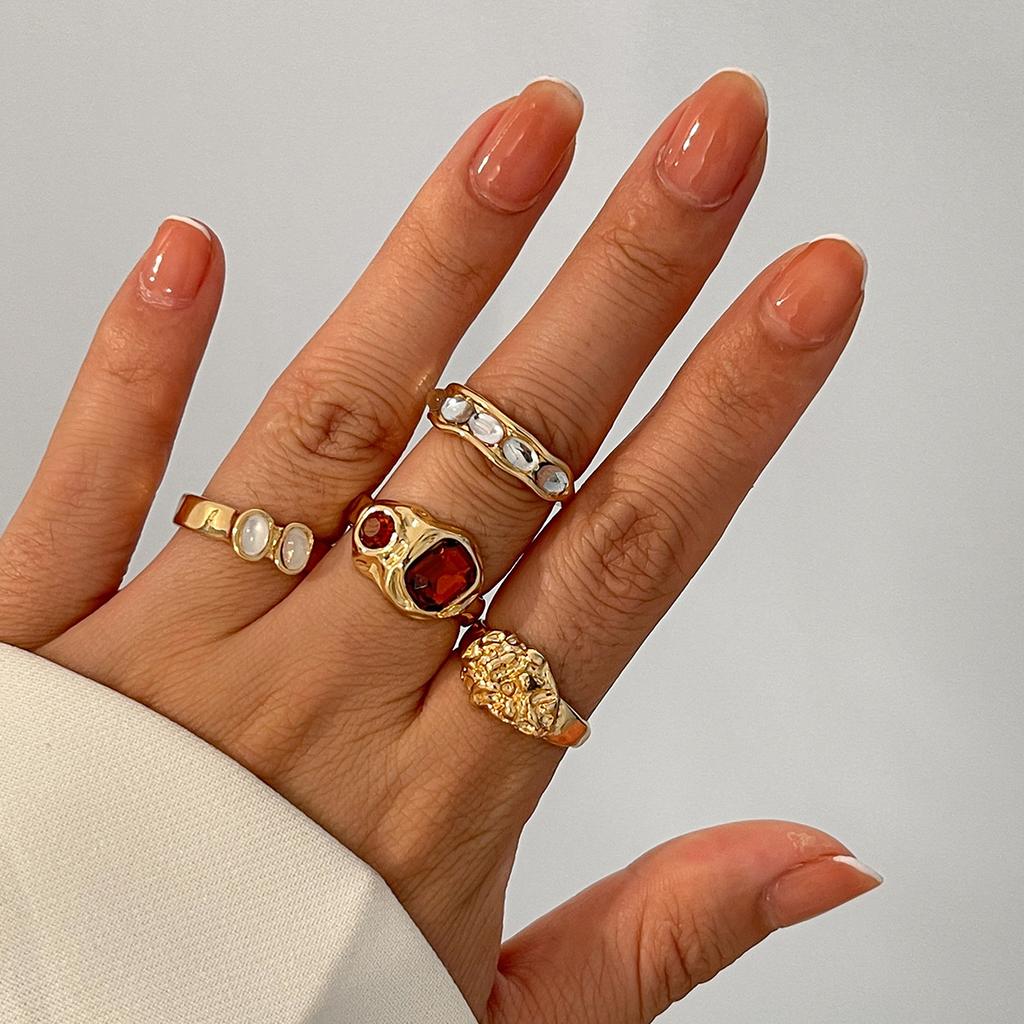 Süßer cooler Ins Lava geometrischer Diamant gefasster Edelsteinring-Set, personalisierter glänzender Ring aus flüssiger Legierung.