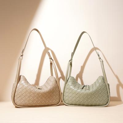 Early Spring Single-shoulder Bag, A Niche Design, Pure Hand-woven Bag, Simple, Fashionable and Versatile Leather Crossbody Bag