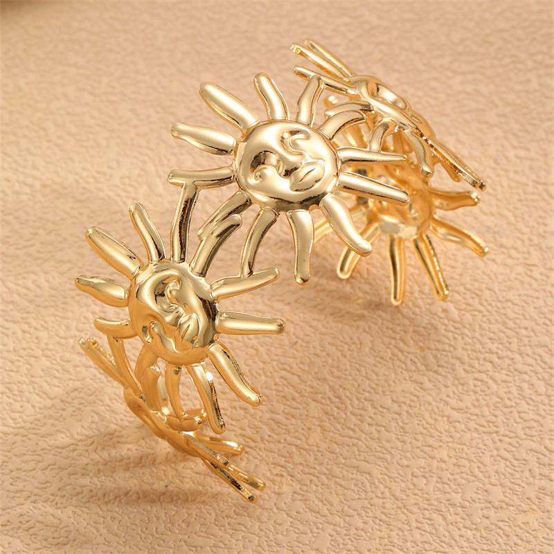 Beach Summer Shaped Leaf Metal Bracelet For Women With Electroplated Finish
