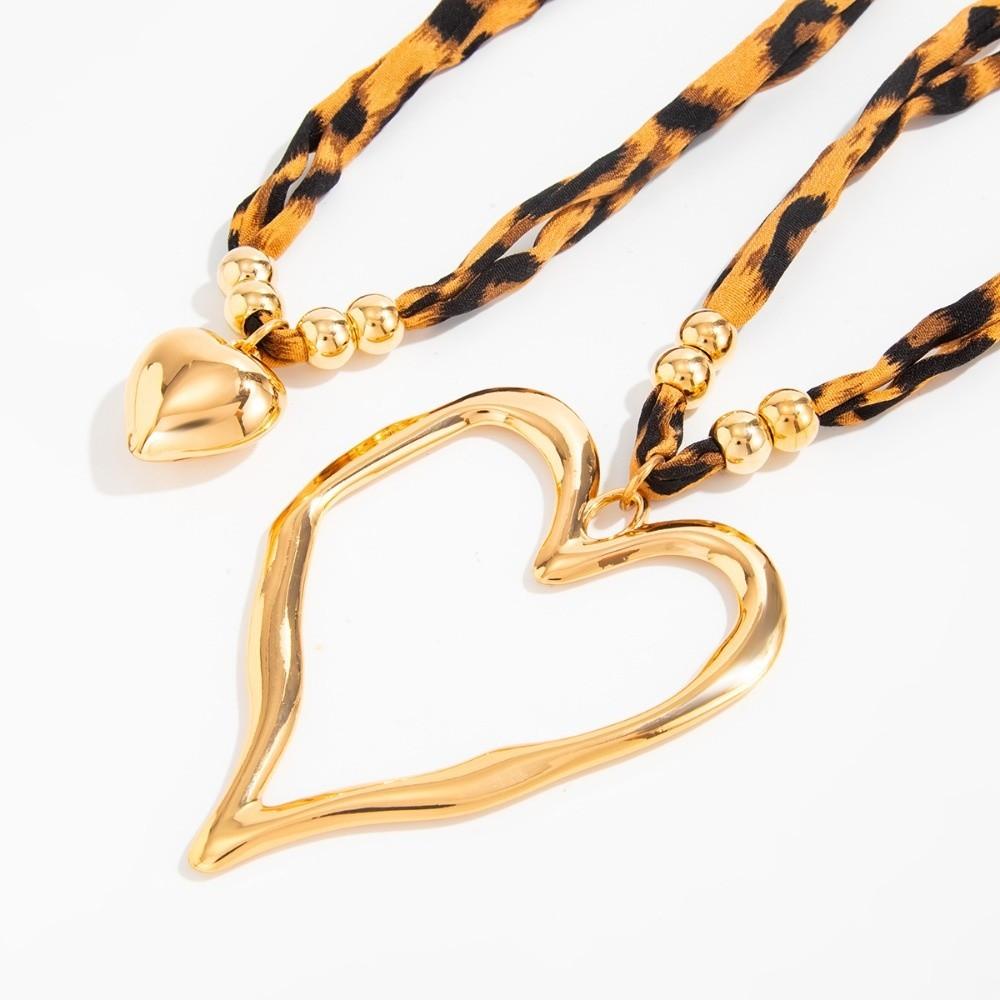 2Pcs/Set Retro Leopard Print Chain Punk Hollow Charms Jewelry Fashion Heart Pendant Necklace Gifts