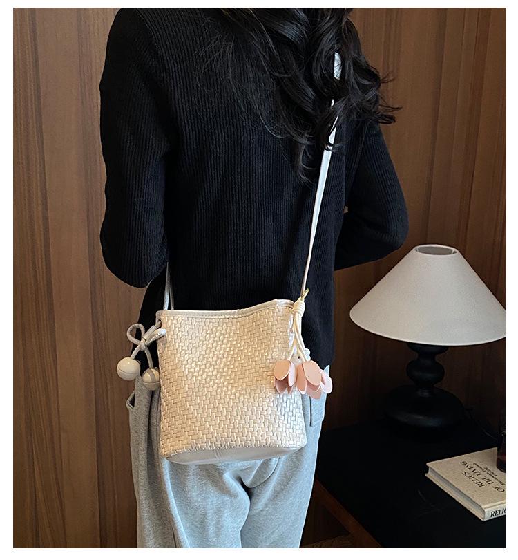 2026 Summer Women's Fashion Single Shoulder Crossbody Bucket Bag - PU Woven Texture, Phone Holder, Ideal for Vacation