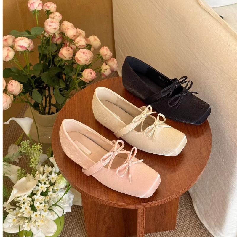 Women's Mary Jane Shoes Flat Sole Bow Square Toe Shoes Women Dress Leisure Satin Internal Height Sweet Zapatillas De Mujer
