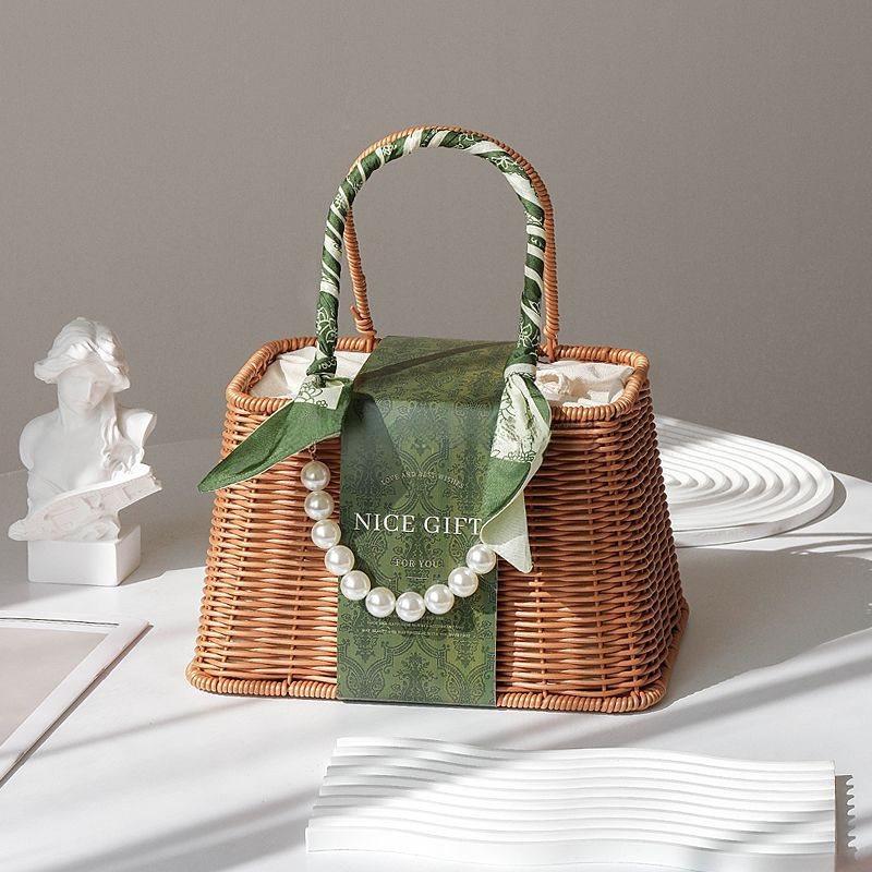 

High-End Bridesmaid Gift Box: Goddess Day & Women’s Day Souvenir