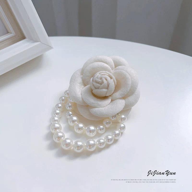 Elegant Camellia Bow Brooch: Retro Pearl Flower Corsage Pin