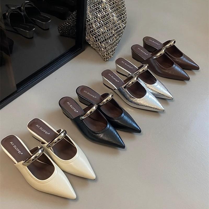Niche high-end pointed metal buckle bag head thick heel slippers outer wear summer 2025 new retro cool slippers women