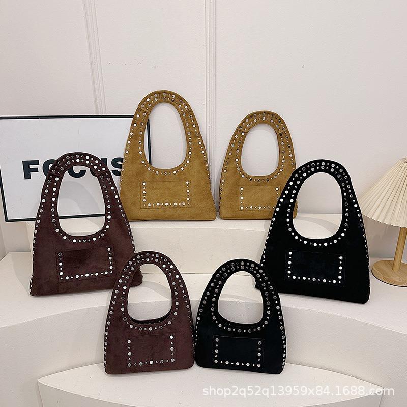 Retro rivet single shoulder armpit bag fashion locomotive bag oil wax leather simple wind large capacity tote handbag