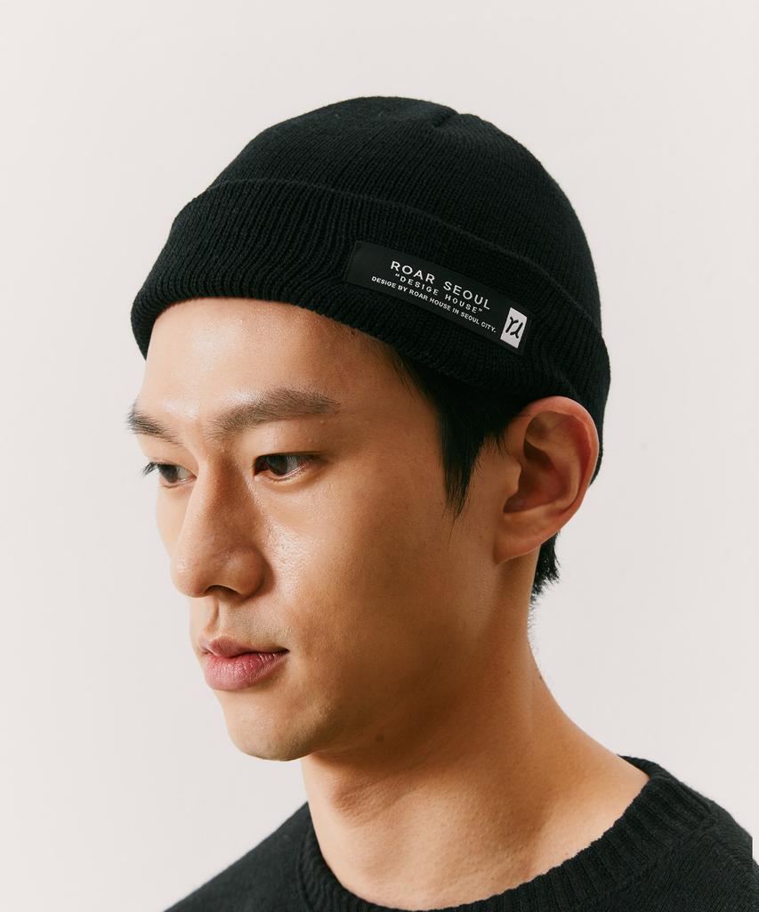ODD DOT (Unisex) Logo Label Basic Short Beanie_Black