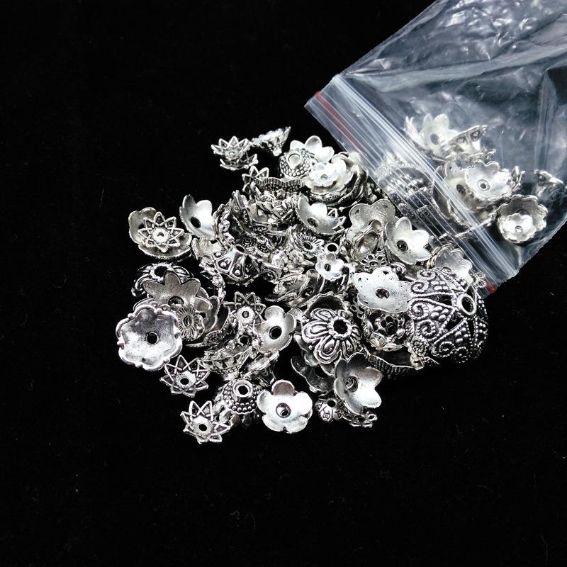 Tibetanisches Silber Schmuck-Set: 50g Gemischte Anhänger, Vintage Armband, Blumenbecher-Abstandshalterperlen für DIY Handgemachte Kreationen