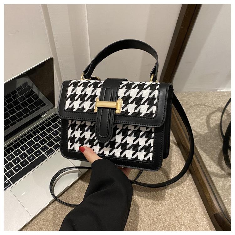 

Жіноча жіноча сумка з текстурою в модному стилі 2024 року, нова модна модна сітка з тисячами птахів, портативна маленька квадратна сумка на плечі через плече