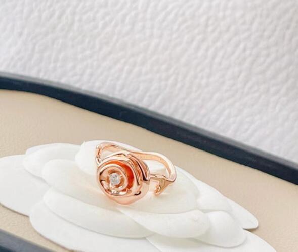 

Горячая Классическая Европа Знаменитый Новый 2023 Классический Популярный Бренд Набор Женских Украшений из Розового Золота для Вечеринки с Колье Ring 52MM розового золота