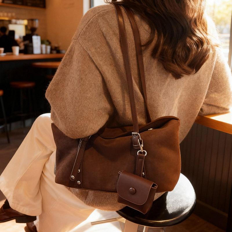 Autumn and winter retro premium underarm bag women's bag 2025 new suede bowling bag simple shoulder bag