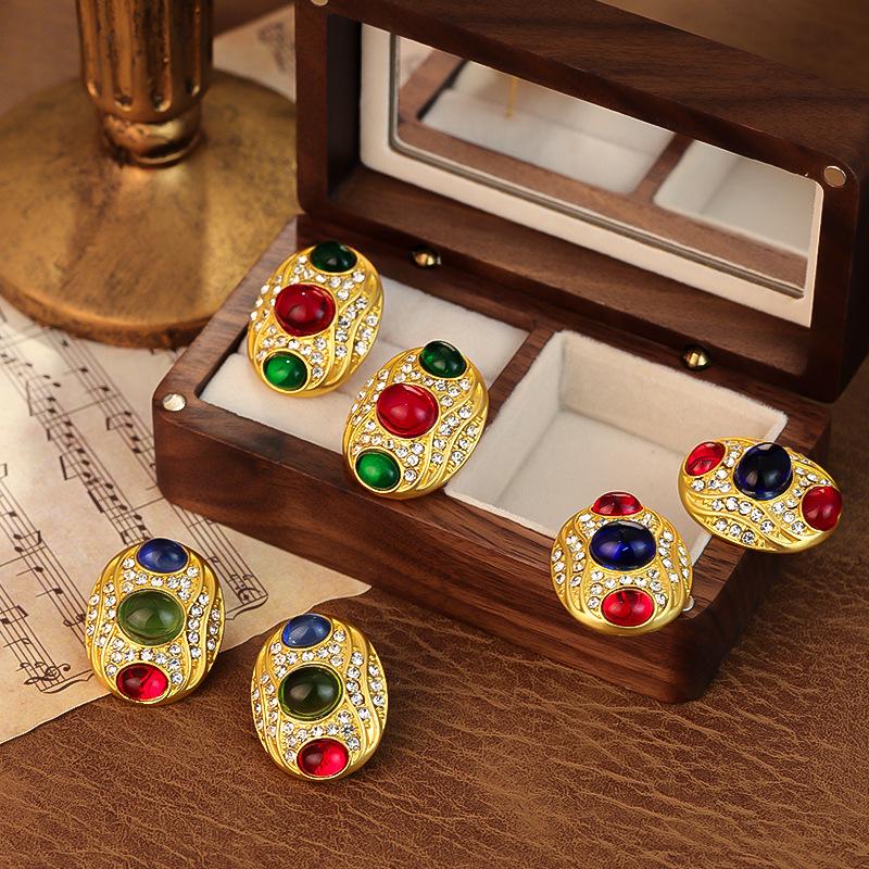Vintage Retro Court-Style Two-Tone Oval Stud Earrings for Women