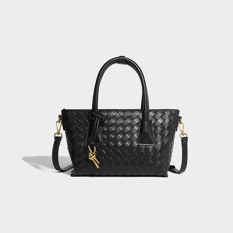 2024 Summer New Niche Fashion High-End Woven Women s Bag Large Capacity Basket Shoulder Crossbody Tote Bag