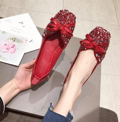 Fashion Women's wedding shoes new Korean version red sequins flat four seasons single shoes square head large women's shoes