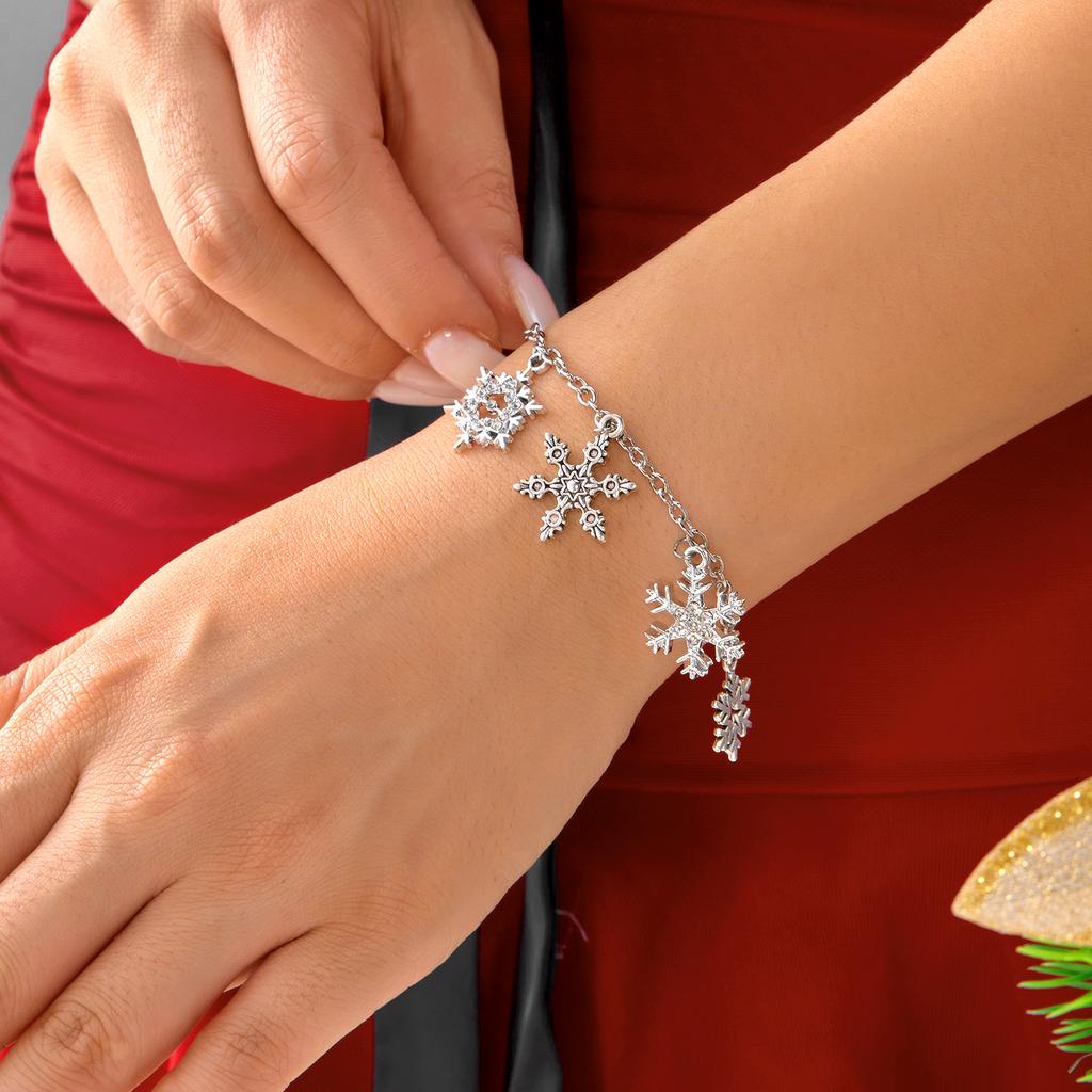 Christmas Zircon Snowflake Elk Xmas Tree Santa Claus Bracelet For Women Red Strawberry Beads Metal Chain Wristband Party Jewelry