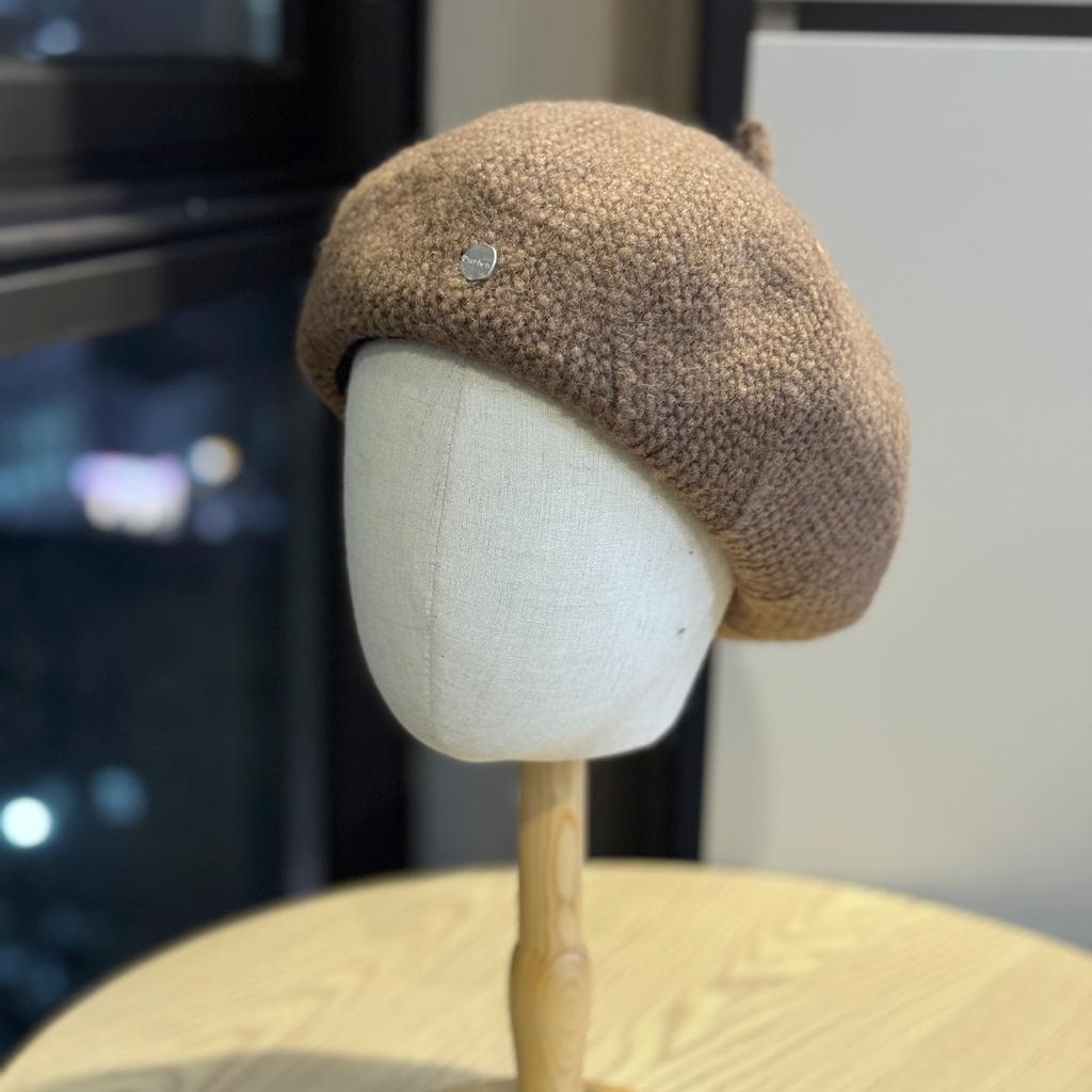 New Autumn and Winter Knitted Beret Women's Casual Literary Painter's Hat Korean Version Versatile Face Showing Little Bud Hat Trend