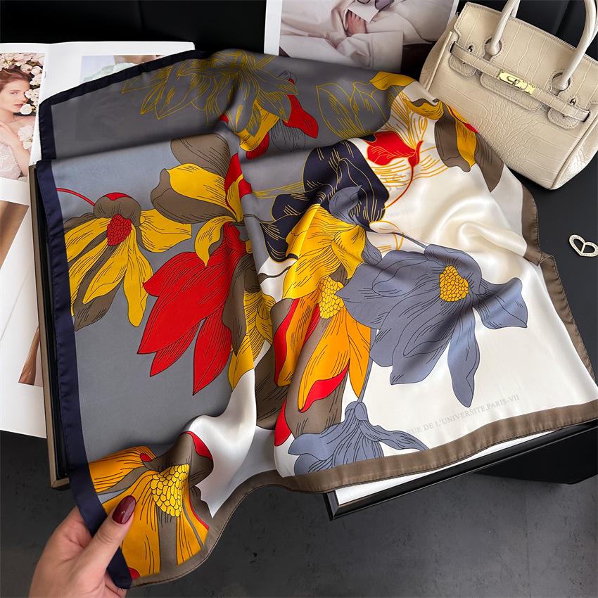 

Элегантный шелковый квадратный шарф с принтом листьев гинкго – универсальный платок для весны и лета 70x70cm (1-3cm error)