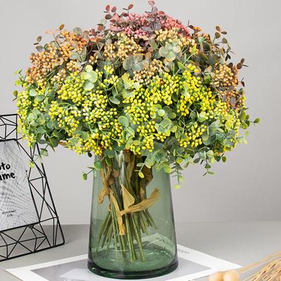 Excelente ramo falso sin riego, ligero y realista.