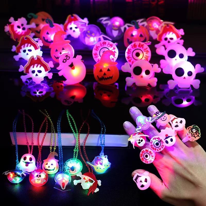 5 stk Halloween LED Lysende Fingerringe Assorterede Spooky Designs Til Halloween Fest Knep Eller Slik Børne Favor