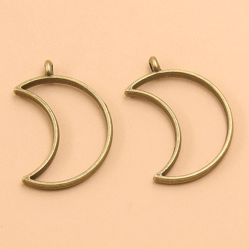 17 Ancient Green DIY Alloy Jewelry Pendants: Moon, Round, Heart with Drip Glue and Hollow Borders.