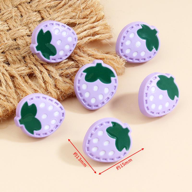 

Детский кардиган с пуговицами в виде клубники – универсальный, красочный и милый свитер для малышей