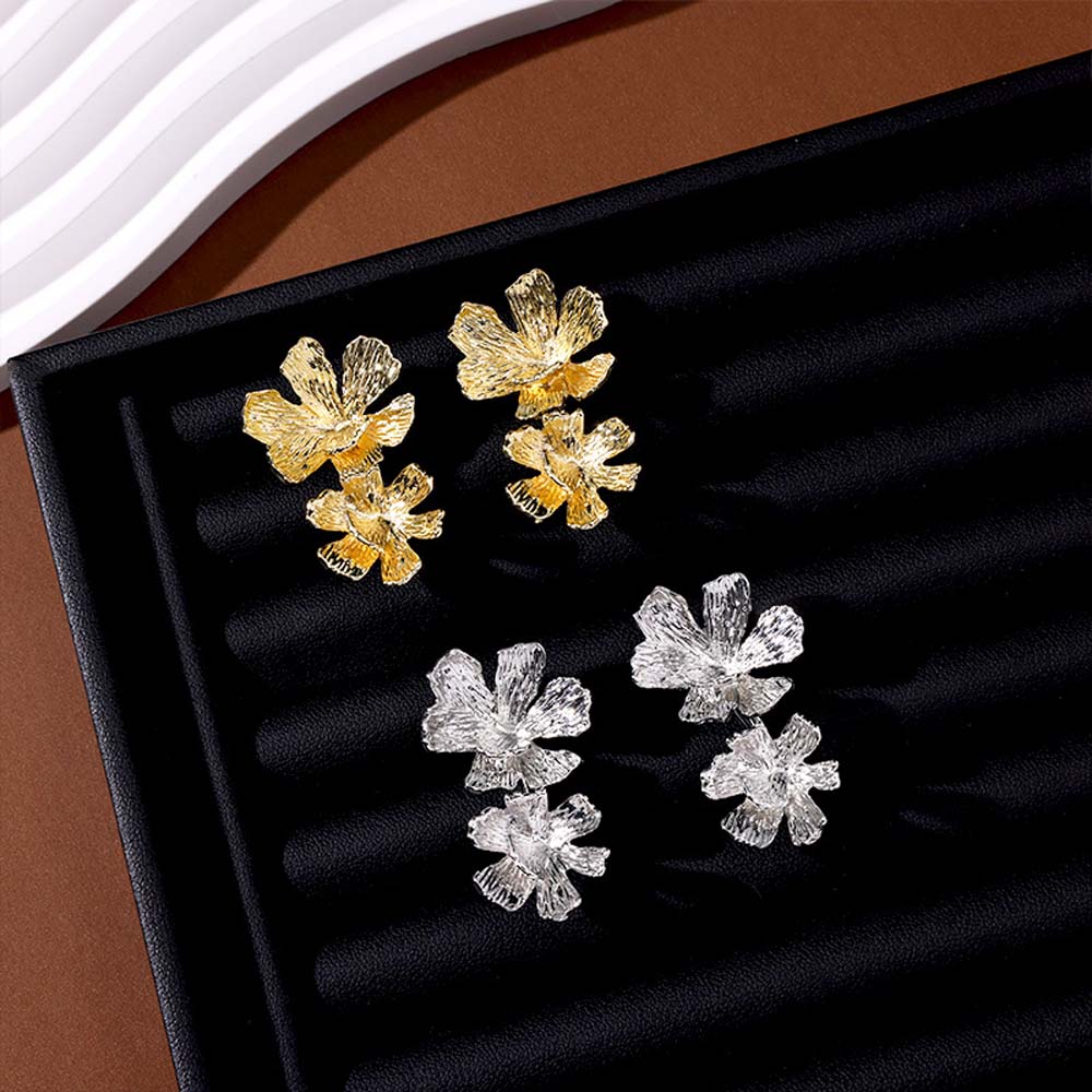 

Big Flowers Relievo Gold Earrings Jewelry Accessories Flower Pendant Ear Studs Streetwear золотой